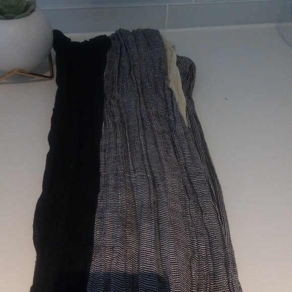 Aritzia Silk and Linen Oversized Scarf - Picture 2 of 4